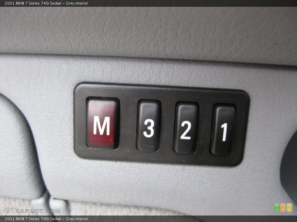 Grey Interior Controls for the 2001 BMW 7 Series 740i Sedan #45405643