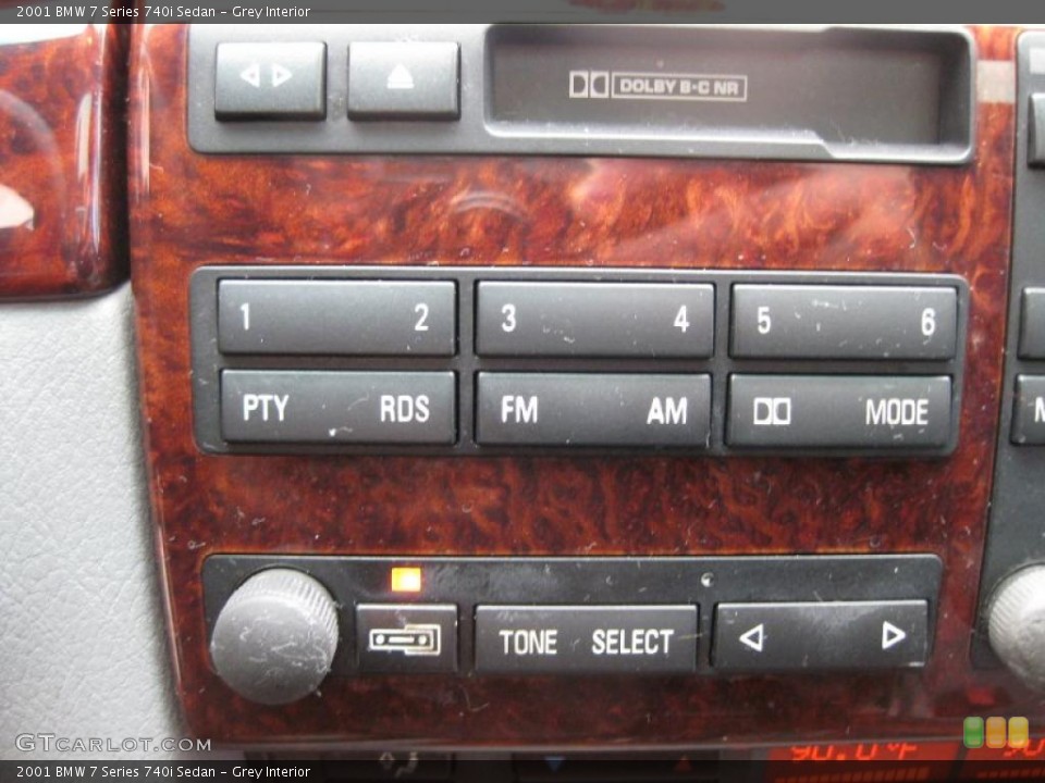 Grey Interior Controls for the 2001 BMW 7 Series 740i Sedan #45405678