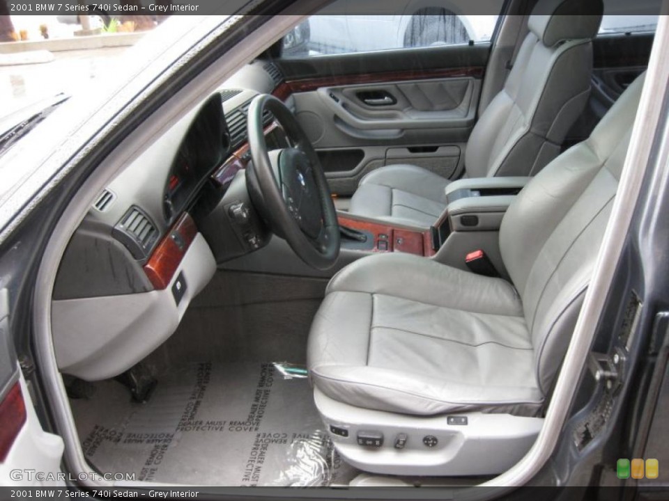 Grey Interior Photo for the 2001 BMW 7 Series 740i Sedan #45405999
