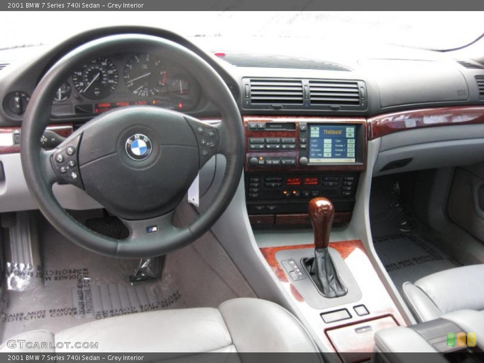 Grey Interior Dashboard for the 2001 BMW 7 Series 740i Sedan #45406074