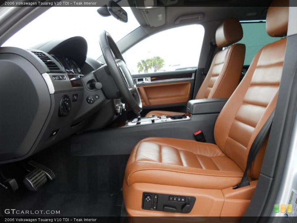 Teak Interior Photo for the 2006 Volkswagen Touareg V10 TDI #45415425