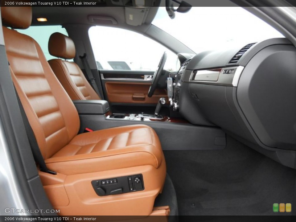 Teak Interior Photo for the 2006 Volkswagen Touareg V10 TDI #45415532