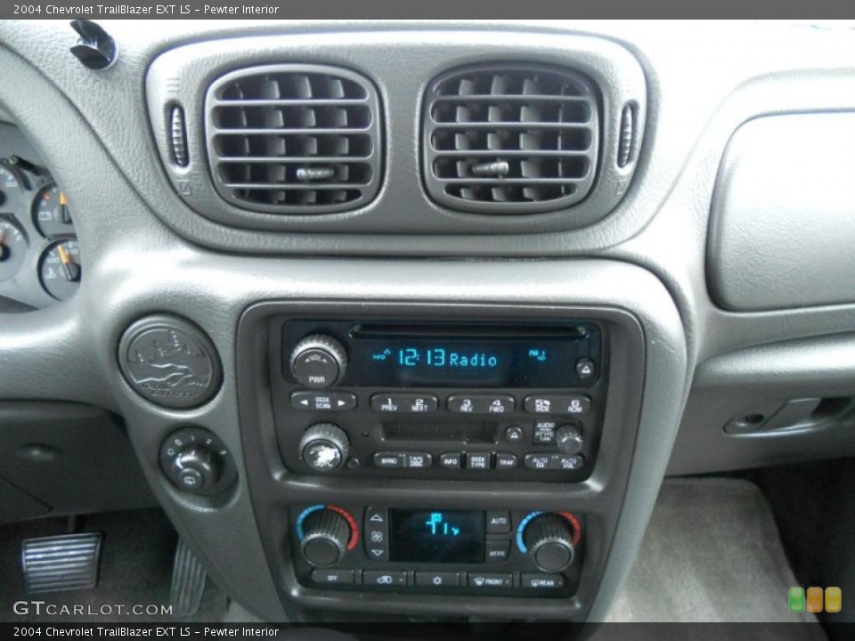 Pewter Interior Controls for the 2004 Chevrolet TrailBlazer EXT LS #45416152