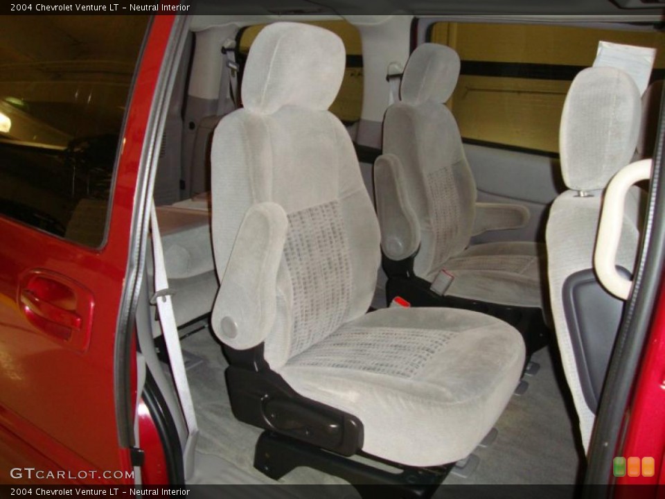 Neutral Interior Photo for the 2004 Chevrolet Venture LT #45423058