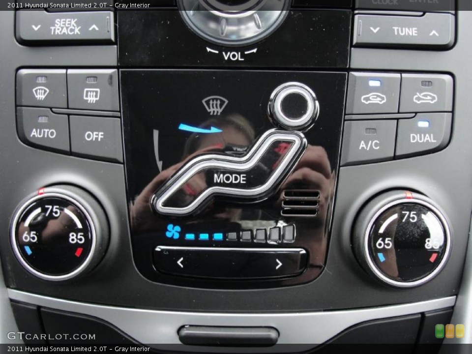 Gray Interior Controls for the 2011 Hyundai Sonata Limited 2.0T #45425979