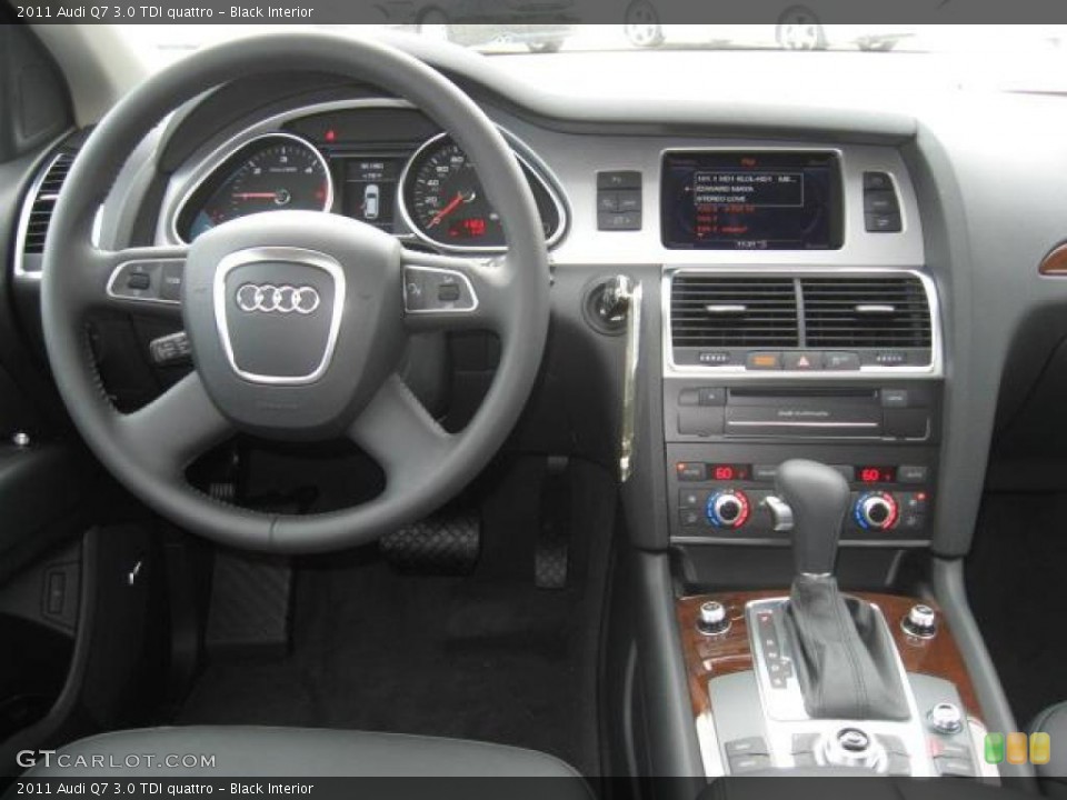 Black Interior Dashboard for the 2011 Audi Q7 3.0 TDI quattro #45435322
