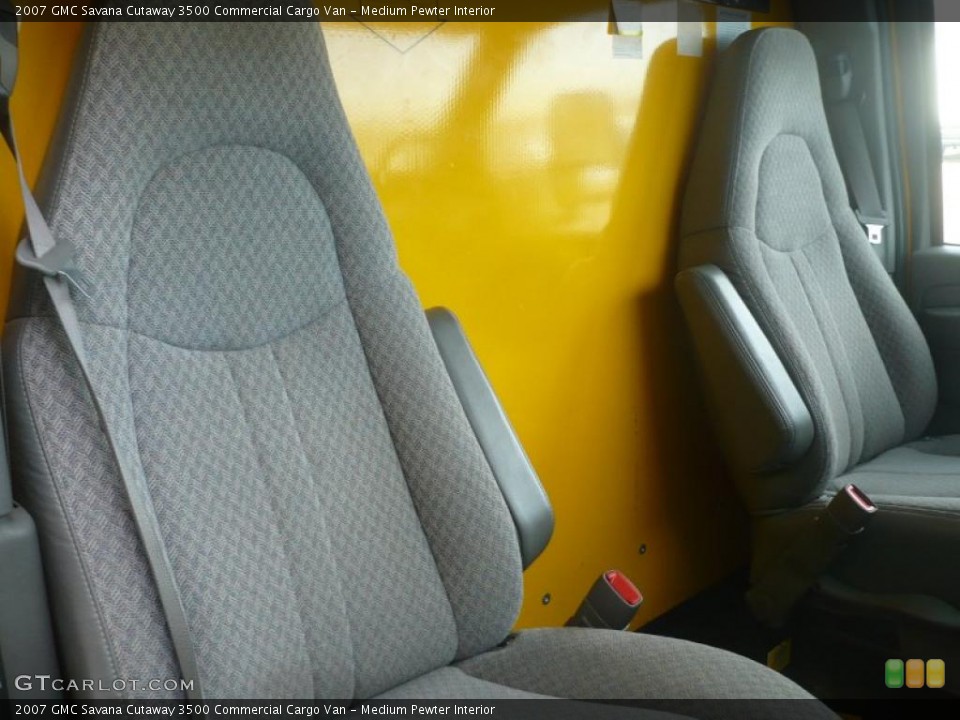 Medium Pewter Interior Photo for the 2007 GMC Savana Cutaway 3500 Commercial Cargo Van #45443291