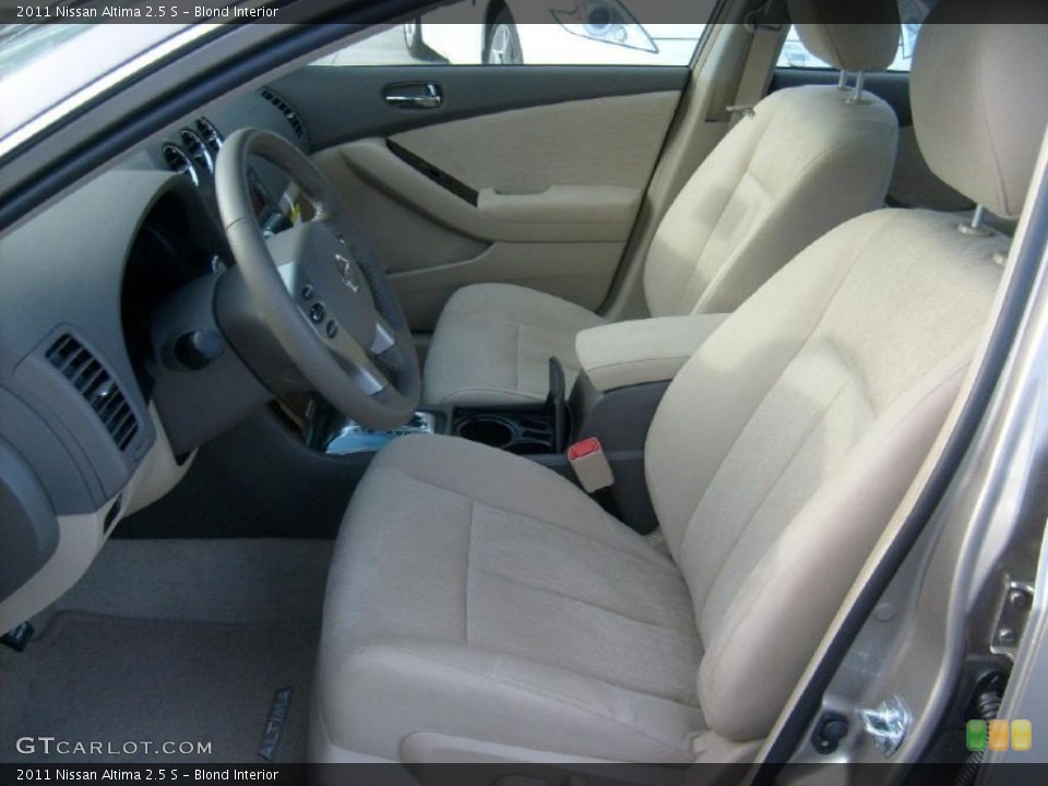 Blond Interior Photo for the 2011 Nissan Altima 2.5 S #45454464