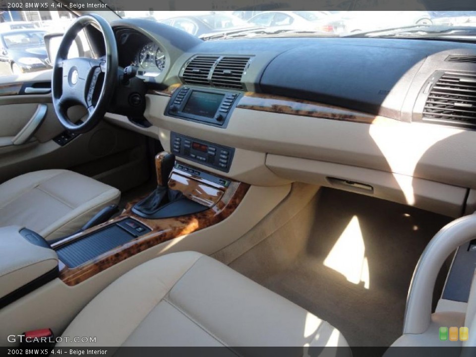 Beige Interior Dashboard for the 2002 BMW X5 4.4i #45477302