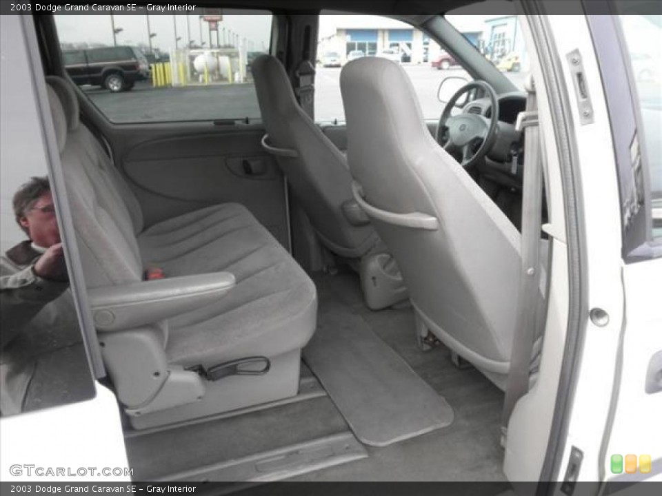 Gray Interior Photo for the 2003 Dodge Grand Caravan SE #45485646