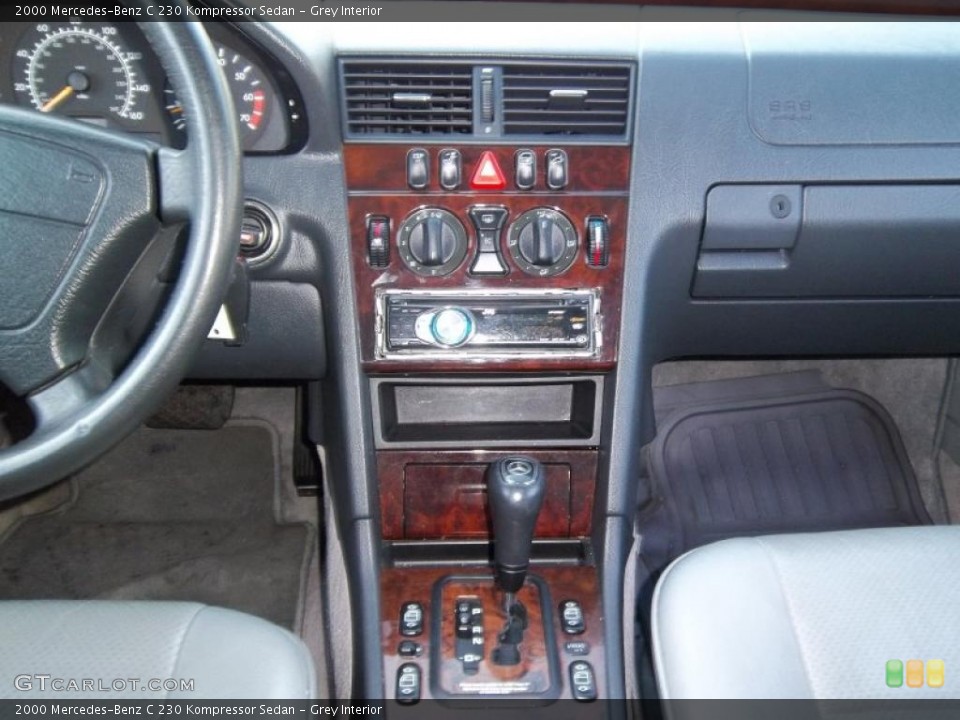 Grey Interior Controls for the 2000 Mercedes-Benz C 230 Kompressor Sedan #45488239
