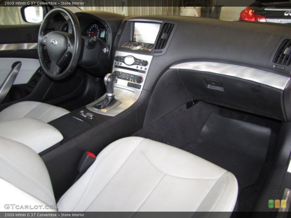 Stone Interior Dashboard for the 2009 Infiniti G 37 Convertible #45495277