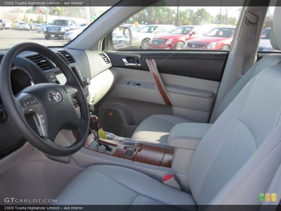 Ash Interior Photo for the 2009 Toyota Highlander Limited #45499282