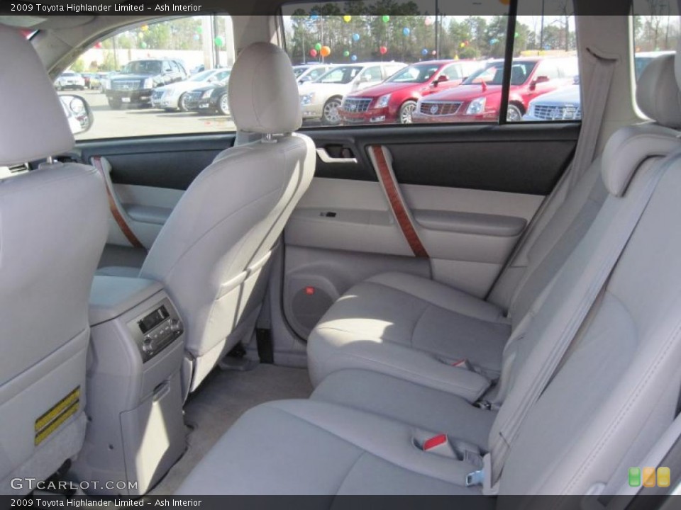 Ash Interior Photo for the 2009 Toyota Highlander Limited #45499330