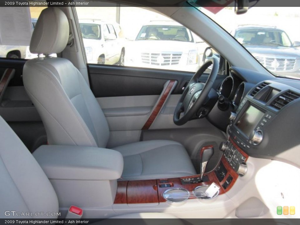 Ash Interior Photo for the 2009 Toyota Highlander Limited #45499398