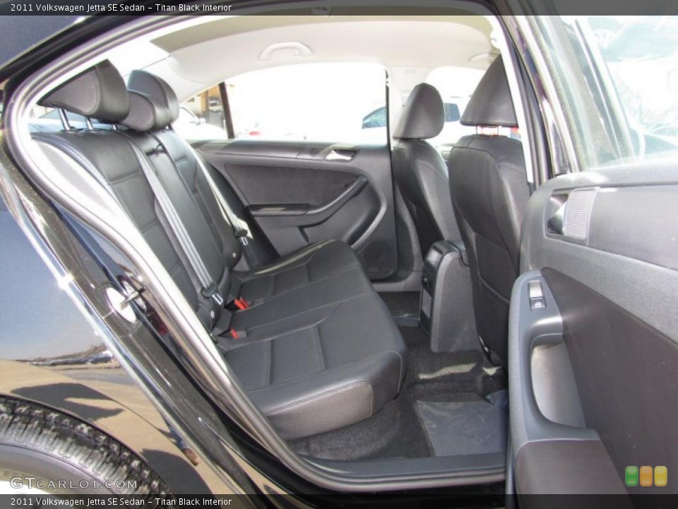Titan Black Interior Photo for the 2011 Volkswagen Jetta SE Sedan #45503943