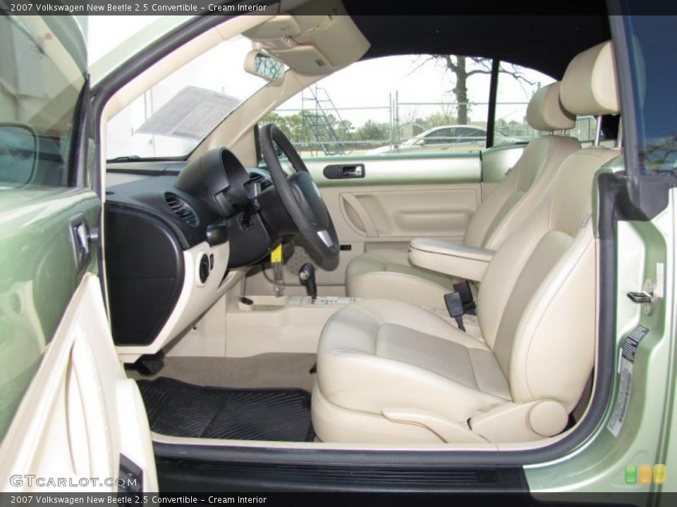 Cream Interior Photo for the 2007 Volkswagen New Beetle 2.5 Convertible #45504899
