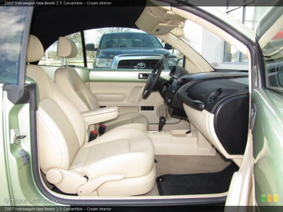 Cream Interior Photo for the 2007 Volkswagen New Beetle 2.5 Convertible #45504907