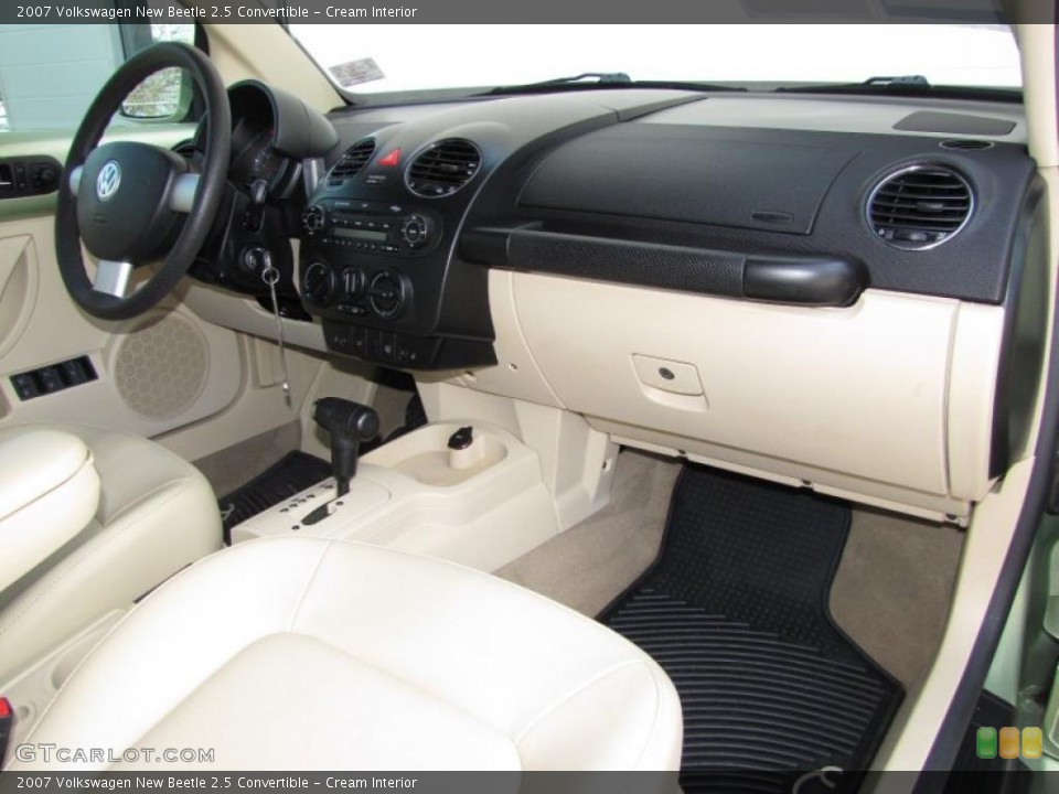 Cream Interior Photo for the 2007 Volkswagen New Beetle 2.5 Convertible #45504951