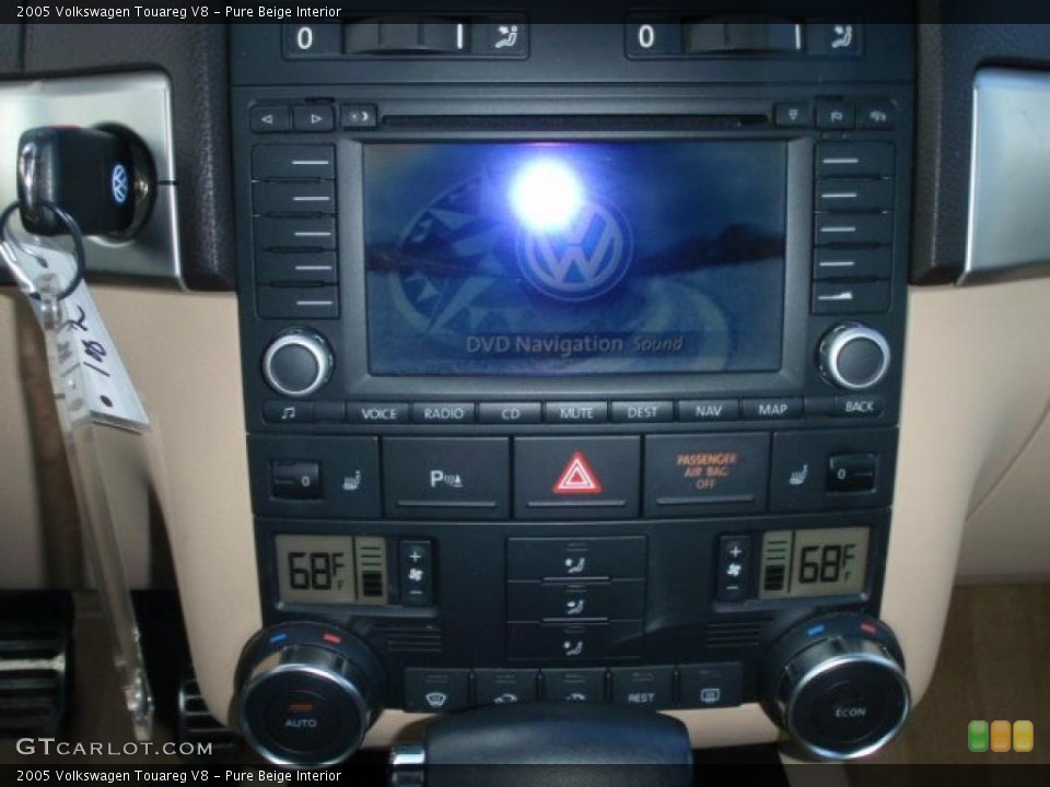 Pure Beige Interior Controls for the 2005 Volkswagen Touareg V8 #45518740