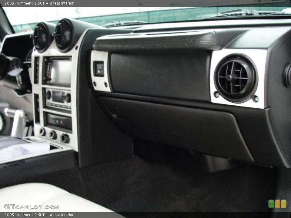 Wheat Interior Dashboard for the 2005 Hummer H2 SUT #45541028