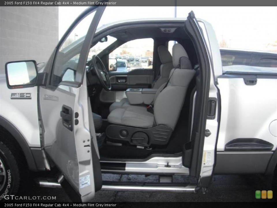 Medium Flint Grey Interior Photo for the 2005 Ford F150 FX4 Regular Cab 4x4 #45541619