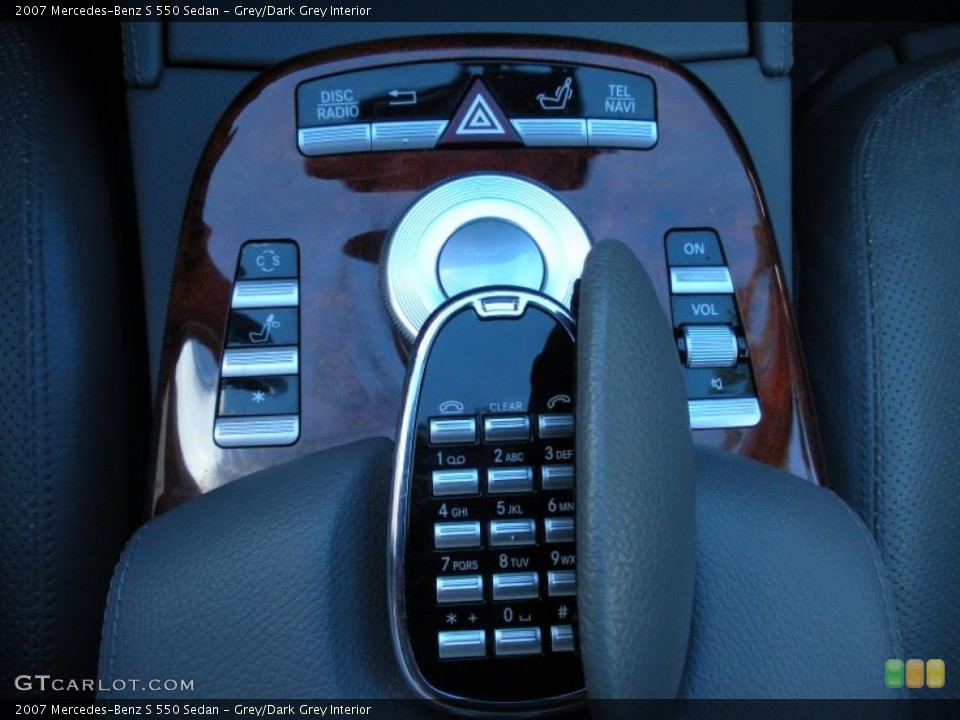 Grey/Dark Grey Interior Controls for the 2007 Mercedes-Benz S 550 Sedan #45547179