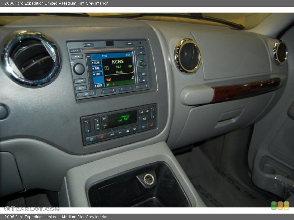 Medium Flint Grey Interior Controls for the 2006 Ford Expedition Limited #45557677