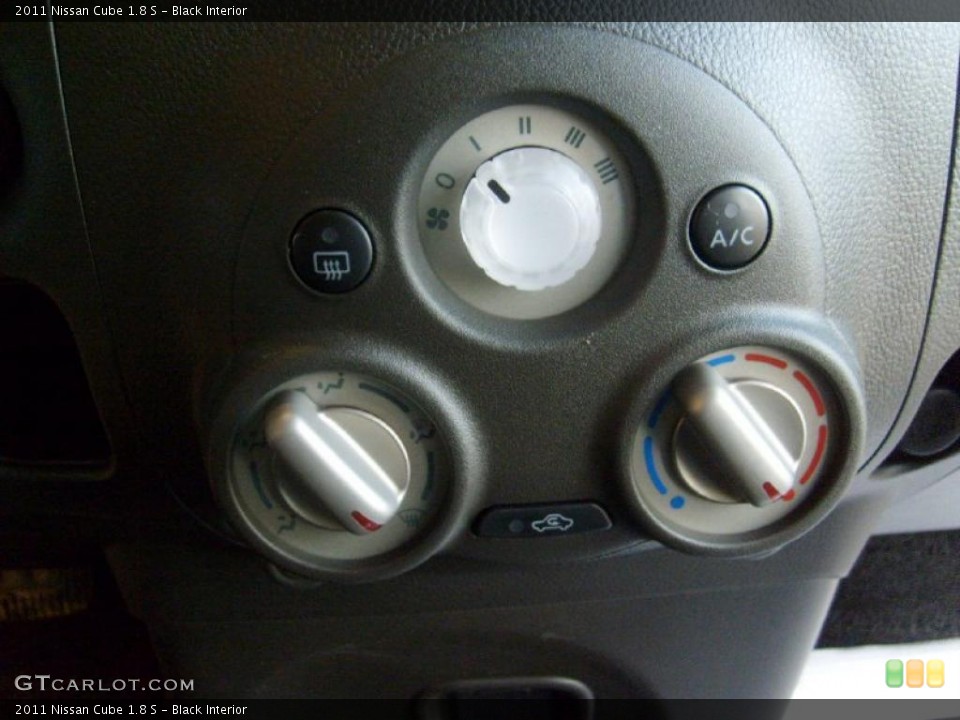 Black Interior Controls for the 2011 Nissan Cube 1.8 S #45569755