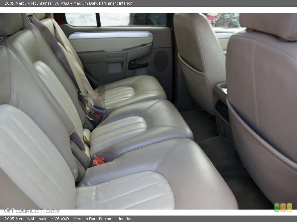 Medium Dark Parchment Interior Photo for the 2005 Mercury Mountaineer V6 AWD #45574727