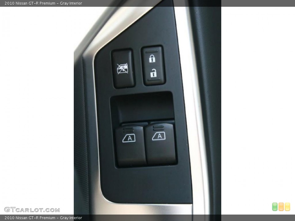 Gray Interior Controls for the 2010 Nissan GT-R Premium #45589383
