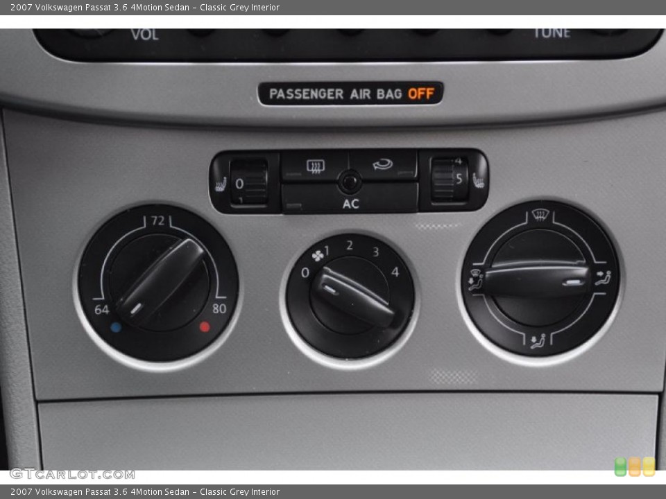 Classic Grey Interior Controls for the 2007 Volkswagen Passat 3.6 4Motion Sedan #45590987