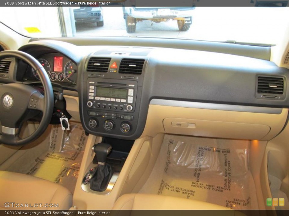 Pure Beige Interior Dashboard for the 2009 Volkswagen Jetta SEL SportWagen #45594188
