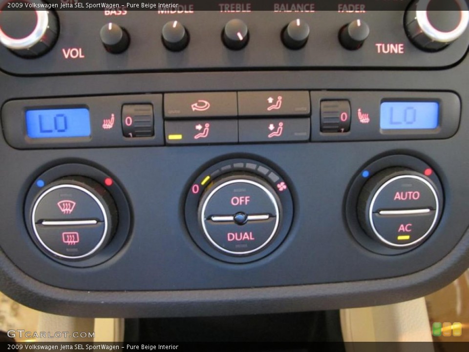 Pure Beige Interior Controls for the 2009 Volkswagen Jetta SEL SportWagen #45594308