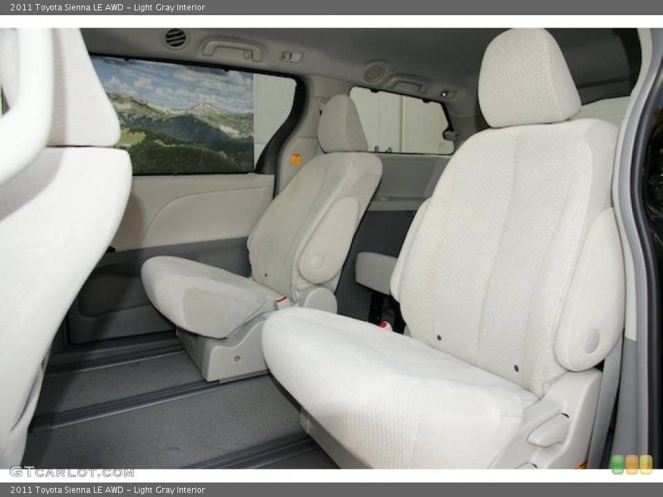 Light Gray Interior Photo for the 2011 Toyota Sienna LE AWD #45596940