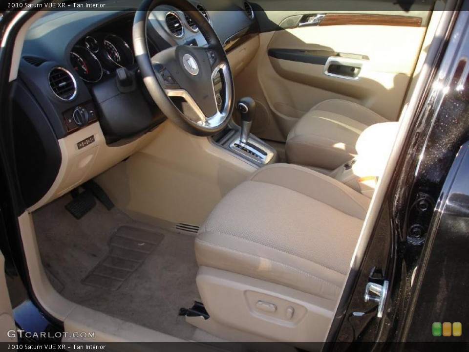 Tan Interior Photo for the 2010 Saturn VUE XR #45604390