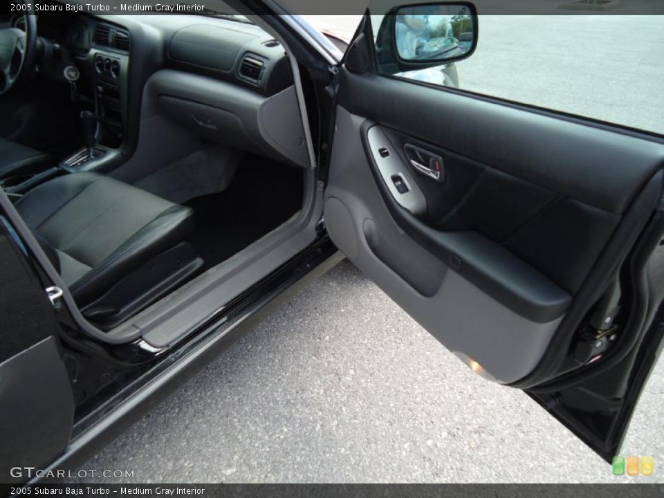 Medium Gray Interior Photo for the 2005 Subaru Baja Turbo #45629507