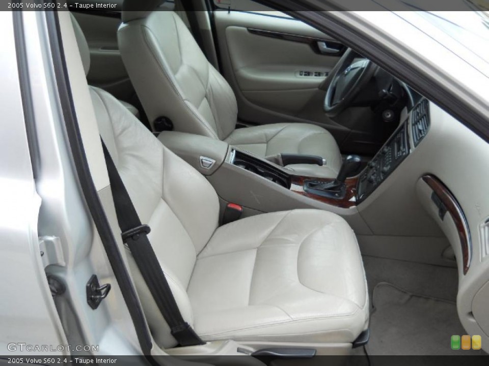 Taupe Interior Photo for the 2005 Volvo S60 2.4 #45629632