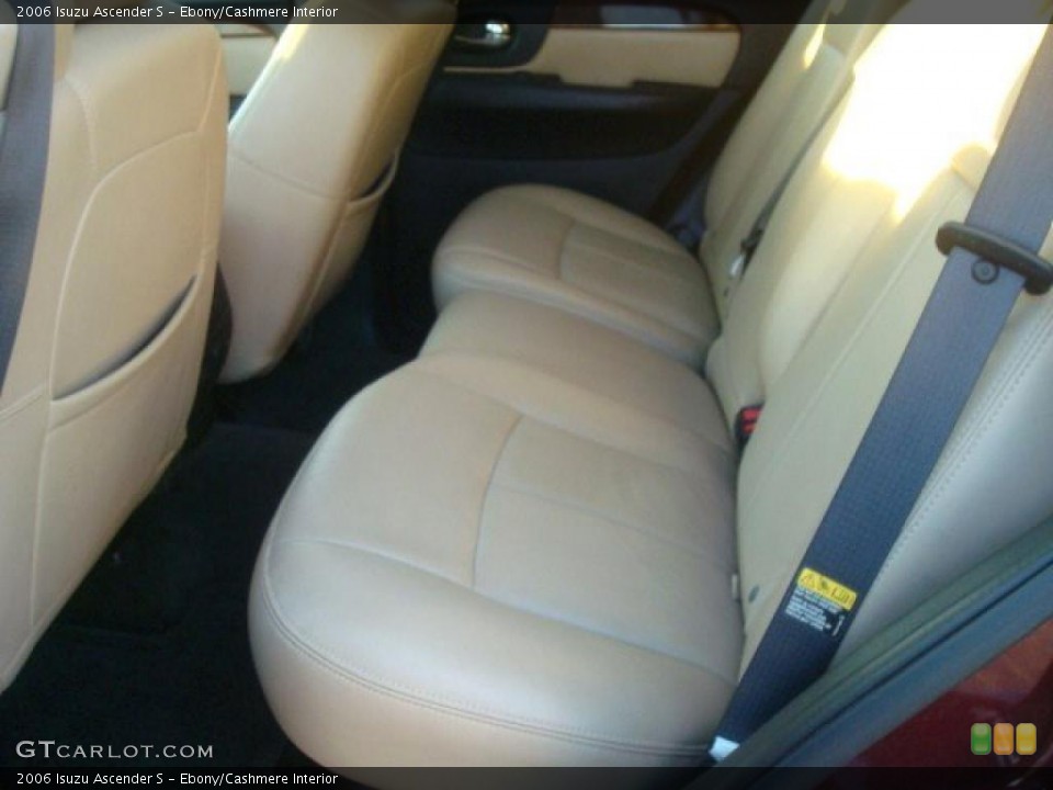 Ebony/Cashmere Interior Photo for the 2006 Isuzu Ascender S #45632817