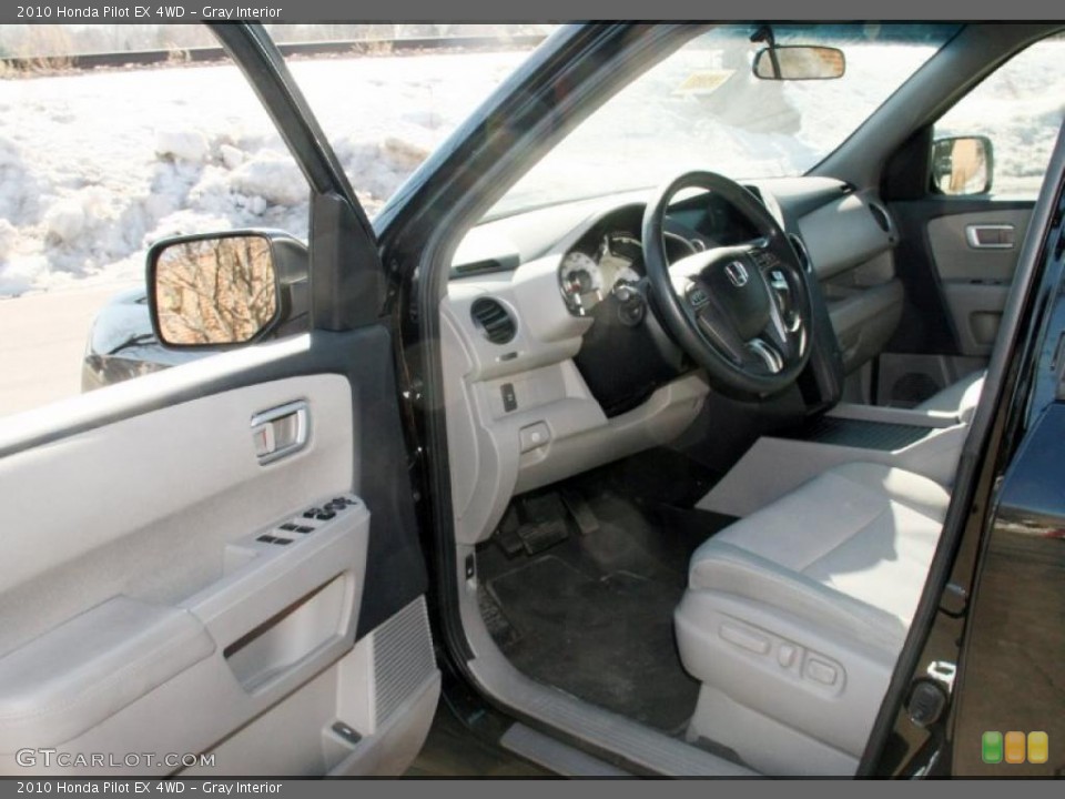 Gray Interior Photo for the 2010 Honda Pilot EX 4WD #45635429