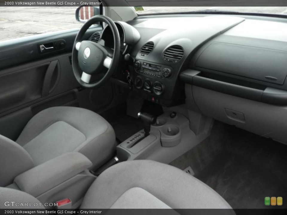 Grey Interior Photo for the 2003 Volkswagen New Beetle GLS Coupe #45639890