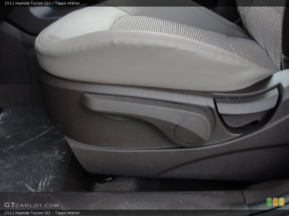 Taupe Interior Controls for the 2011 Hyundai Tucson GLS #45650573