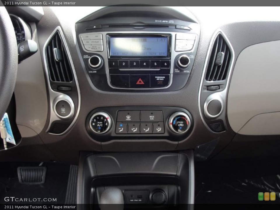 Taupe Interior Controls for the 2011 Hyundai Tucson GL #45651073