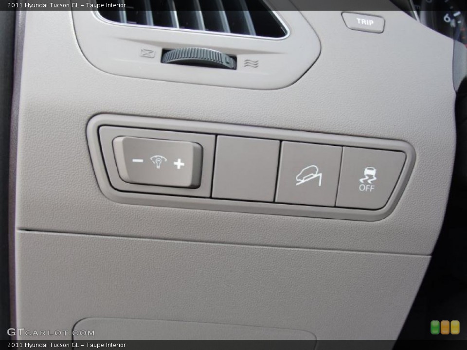 Taupe Interior Controls for the 2011 Hyundai Tucson GL #45651197