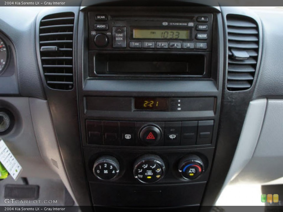 Gray Interior Controls for the 2004 Kia Sorento LX #45659054