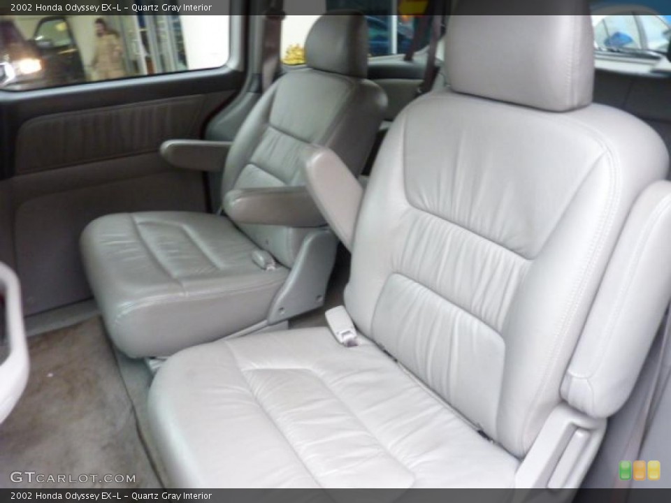 Quartz Gray Interior Photo for the 2002 Honda Odyssey EX-L #45662381