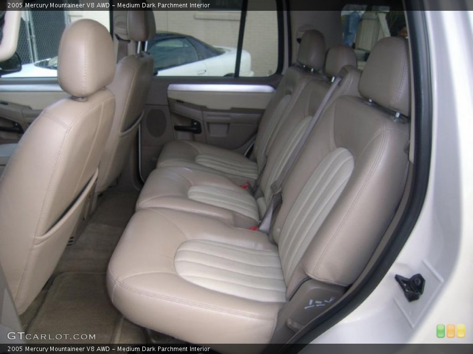 Medium Dark Parchment Interior Photo for the 2005 Mercury Mountaineer V8 AWD #45663626