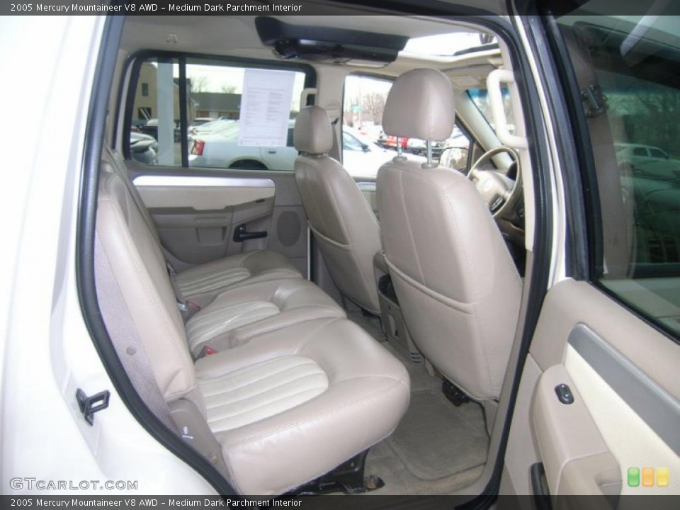 Medium Dark Parchment Interior Photo for the 2005 Mercury Mountaineer V8 AWD #45663659