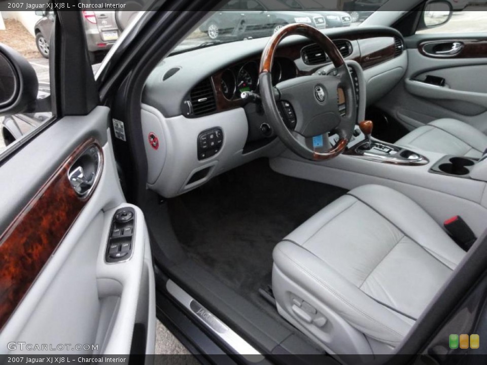 Charcoal Interior Photo for the 2007 Jaguar XJ XJ8 L #45664260