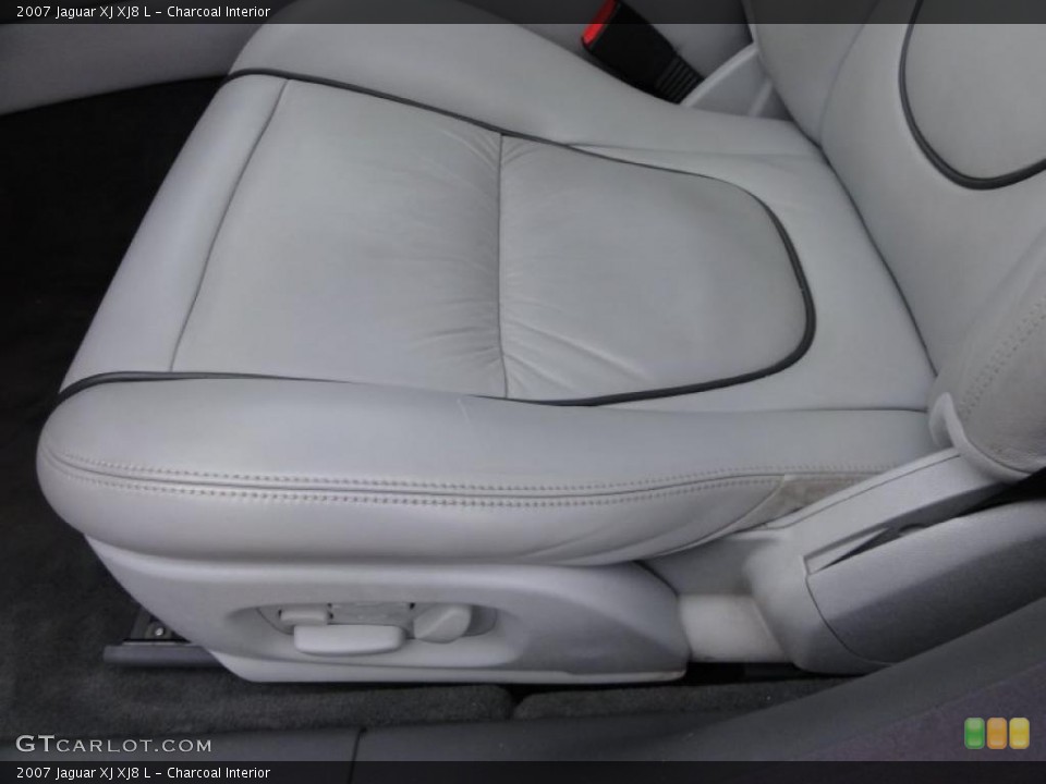 Charcoal Interior Photo for the 2007 Jaguar XJ XJ8 L #45664272